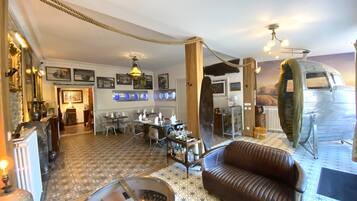 Petit déjeuner complet (16.50 EUR par personne)