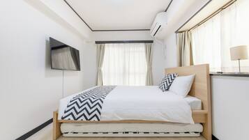 Deluxe Room, Non Smoking, Kitchenette | Individually furnished, iron/ironing board, free WiFi, bed sheets