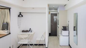Deluxe Room, Non Smoking, Kitchenette | Individually furnished, iron/ironing board, free WiFi, bed sheets