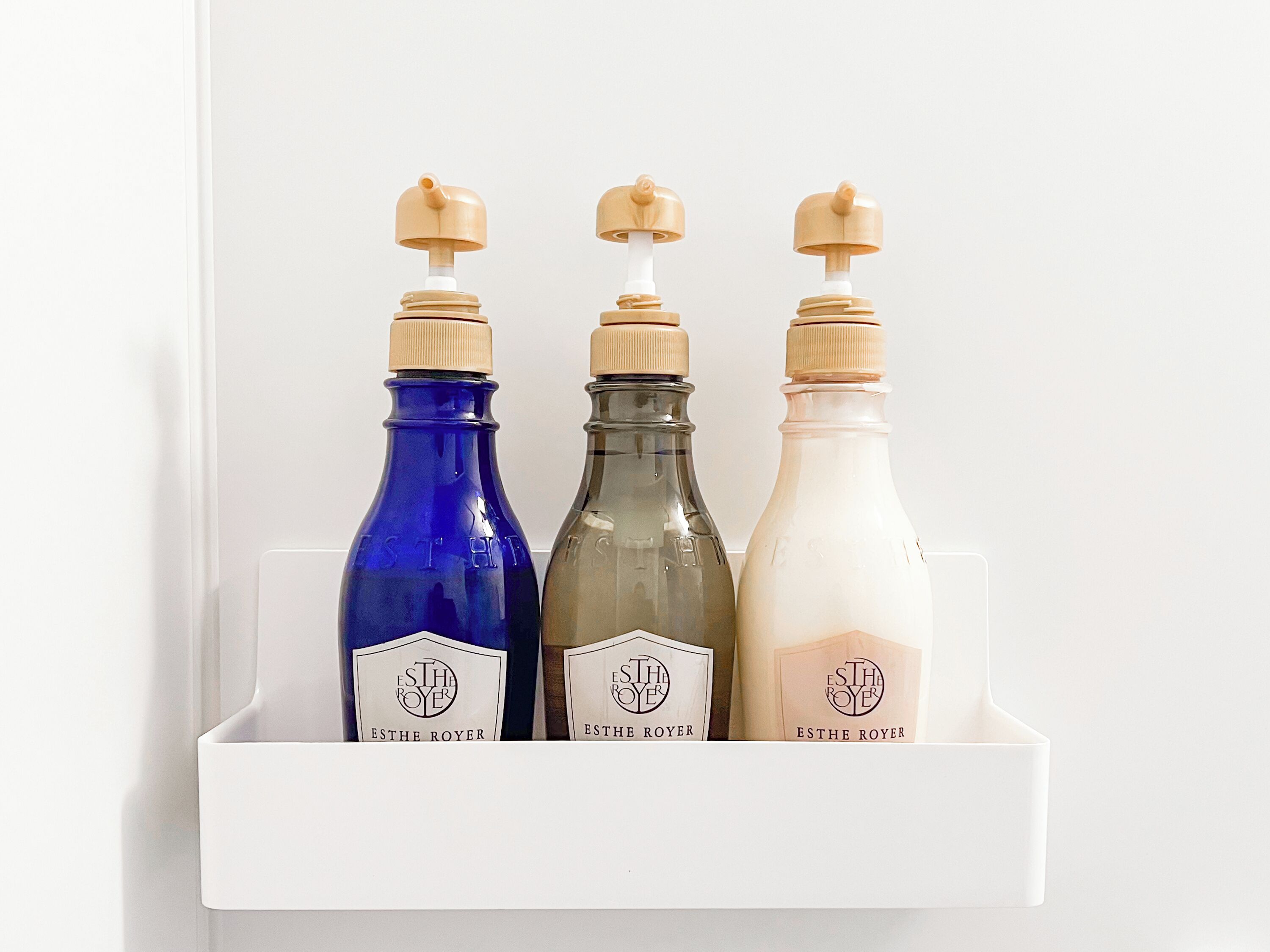 Combined shower/tub, free toiletries, hair dryer, slippers