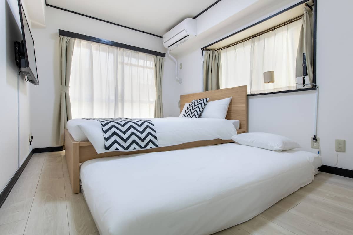 Deluxe Room, Non Smoking, Kitchenette | Individually furnished, iron/ironing board, free WiFi, bed sheets