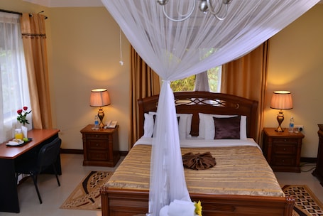 Executive Room | Individually furnished, laptop workspace, blackout drapes, soundproofing