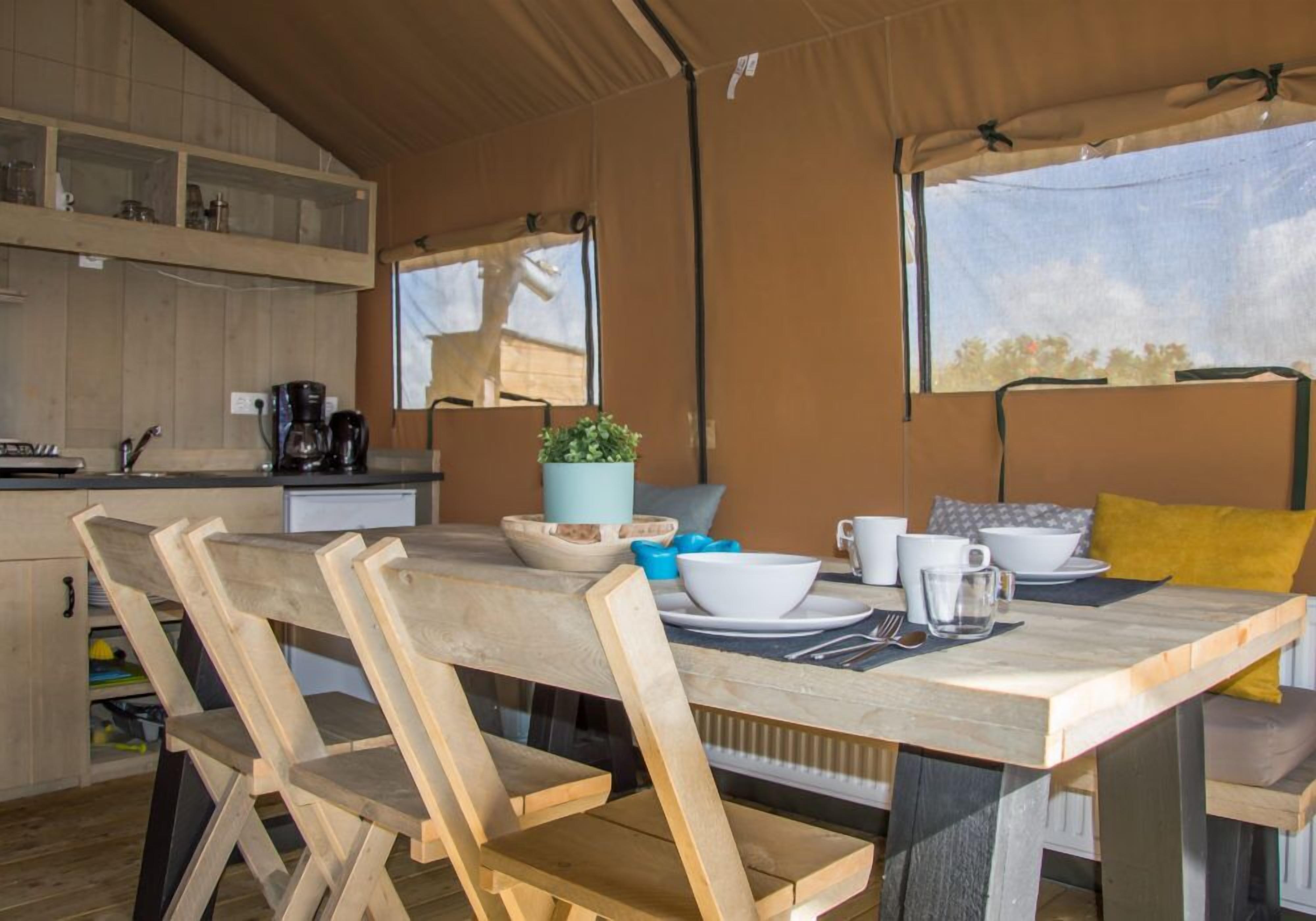 Microwave, oven, dishwasher, cookware/dishes/utensils