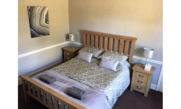 King-Size Room | Iron/ironing board, free WiFi, bed sheets - The Old Alma (Ashford)
