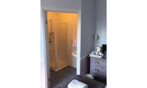 Double Room (5) | Bathroom | Towels - The Old Alma (Ashford)