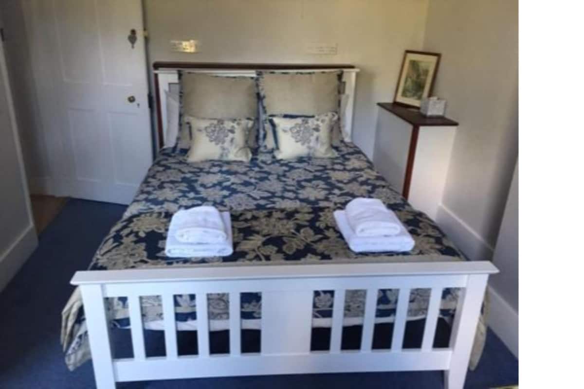Iron/ironing board (on request), WiFi (free), bed sheets