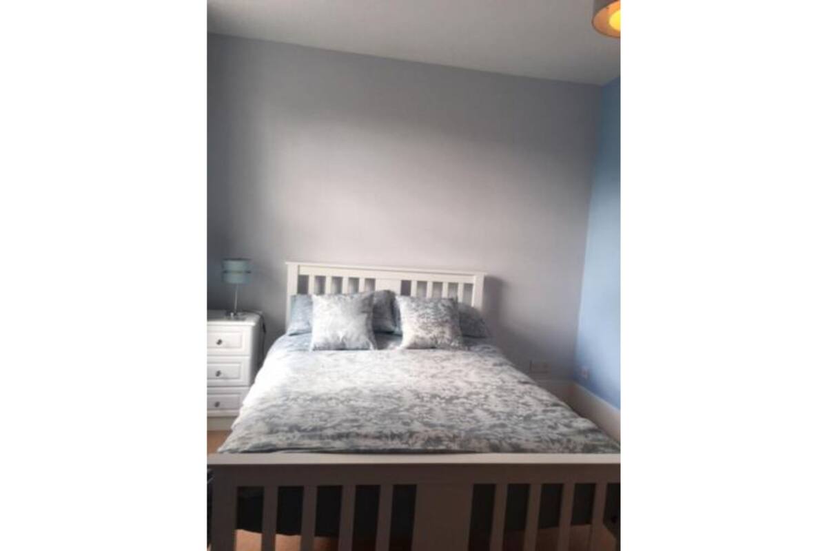 King-Size Room | Iron/ironing board (on request), WiFi (free), bed sheets
