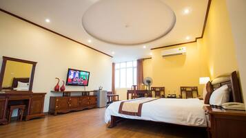 Suite | Minibar, desk, blackout drapes, free WiFi