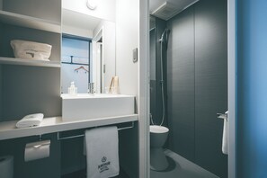 Free toiletries, hair dryer, slippers, electronic bidet - Anchor Hotel Fukuyama (Fukuyama)