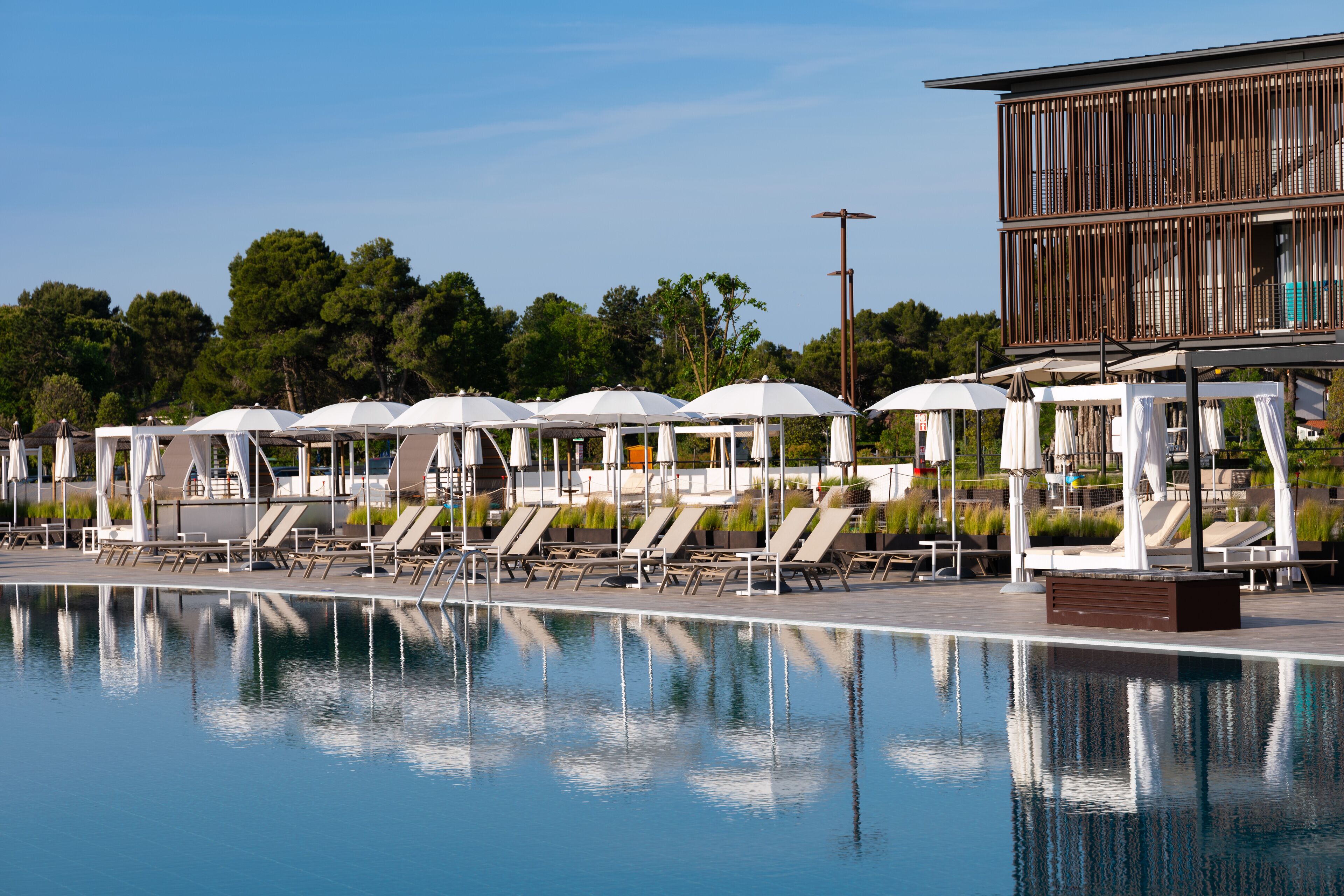 Seasonal outdoor pool, pool umbrellas, sun loungers