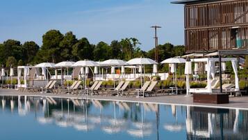 Seasonal outdoor pool, pool umbrellas, sun loungers