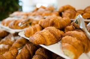 Daily buffet breakfast for a fee