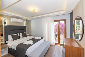 Suíte superior, 1 quarto | Cofres nos quartos, escrivaninha, quartos à prova de som