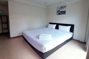 Double Room, Pool Access | Desk, blackout drapes, rollaway beds - Phenwaree Amphawa Resort (Samut Songkhram)