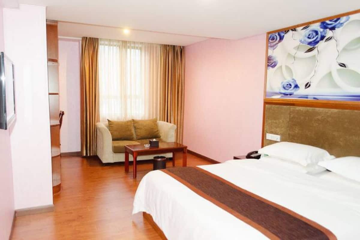 Business Double Room | Desk, blackout drapes, soundproofing, rollaway beds
