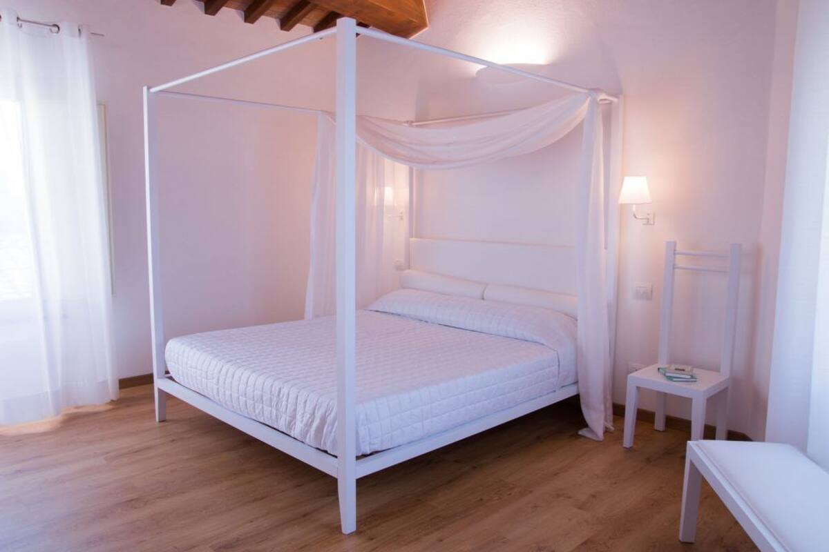 Quadruple Room | In-room safe, cribs (free), WiFi (free), bed sheets