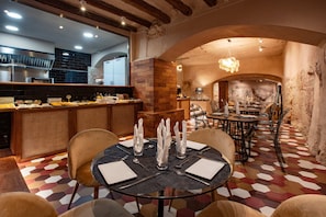 Daily full breakfast (EUR 11.80 per person)
