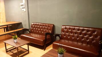 Coin salon dans le hall