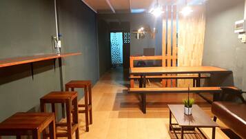 Coin salon dans le hall