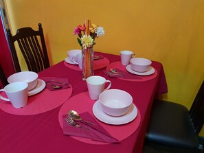 In-room dining - We Bangkok at Metro Park - Hostel (Bangkok)