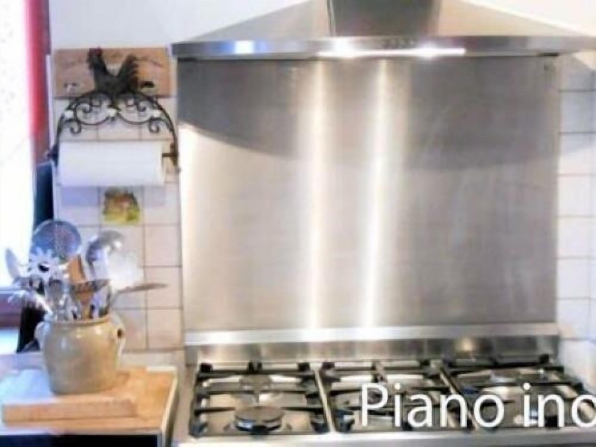 Comfort Cottage, Ensuite | Private kitchen | High chair