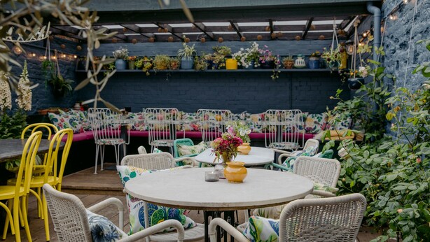 Outdoor dining - The Rose (Deal)