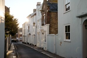 Exterior - The Rose (Deal)