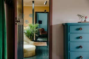 Large Room, Super King (Room 5) | Premium bedding, iron/ironing board, free WiFi, bed sheets - The Rose (Deal)