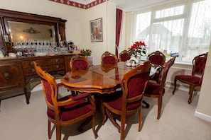 Desayuno continental gratuito y diario