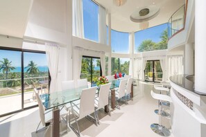 4-Bedroom Villa with Private Pool | Matservice pÄ rummet