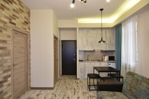 Departamento, 1 habitación | Cocina privada | Refrigerador, microondas, horno y parrilla de estufa 