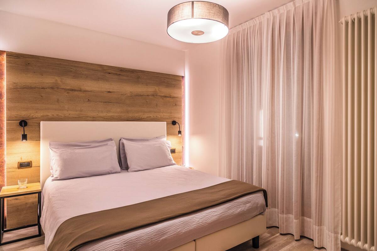 Comfort-Doppel- oder -Zweibettzimmer, Bergseite | Daunenbettdecken, Zimmersafe, Schreibtisch, schallisolierte Zimmer