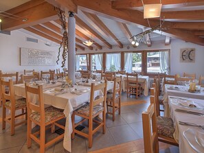 Tägliches inbegriffenes Frühstücksbuffet