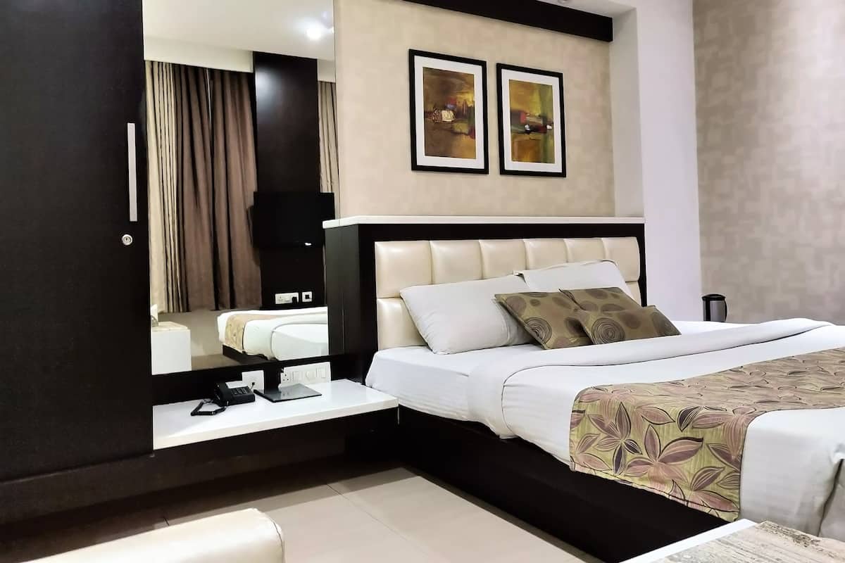 Superior Double Room | Soundproofing, rollaway beds, free WiFi, bed sheets
