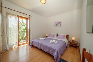 Apartment, 1 King-Bett | 1 Schlafzimmer, kostenloses WLAN, Bettwäsche