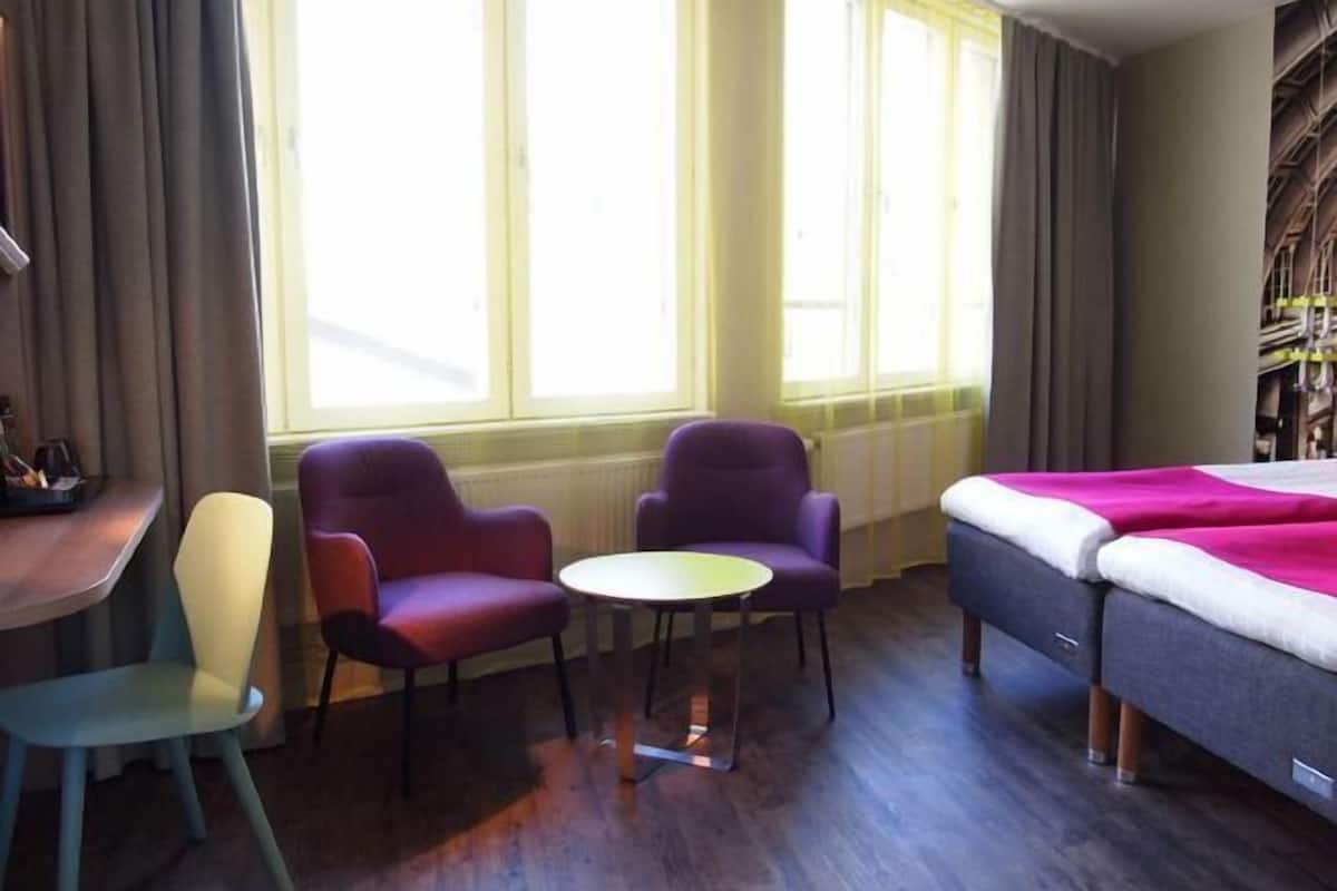1 bedroom, premium bedding, minibar, in-room safe