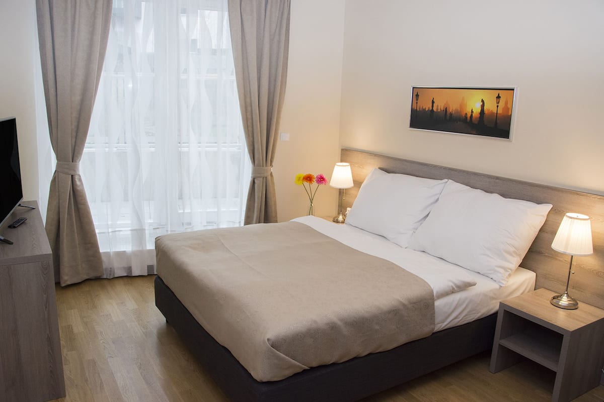 Suite, Terrasse | Schreibtisch, Verdunkelungsvorhänge, schallisolierte Zimmer