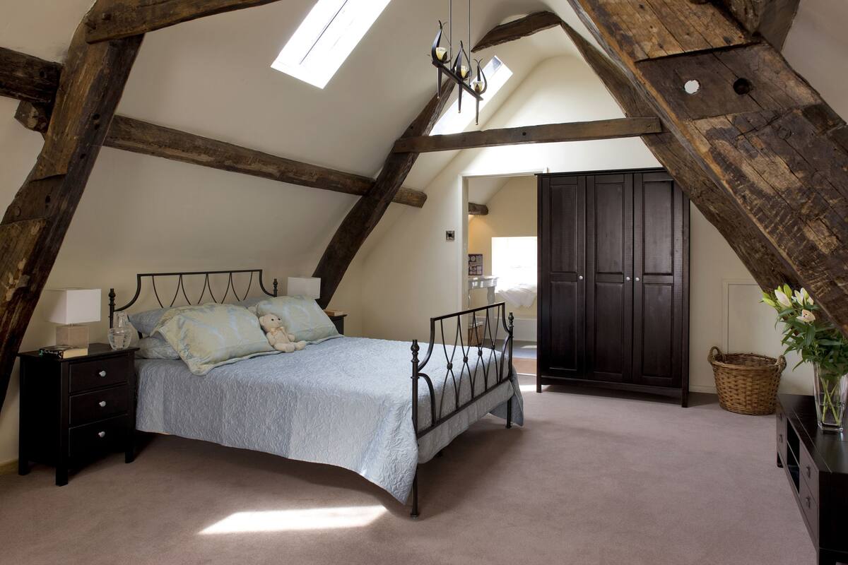 Iron/ironing board, rollaway beds, free WiFi, bed sheets