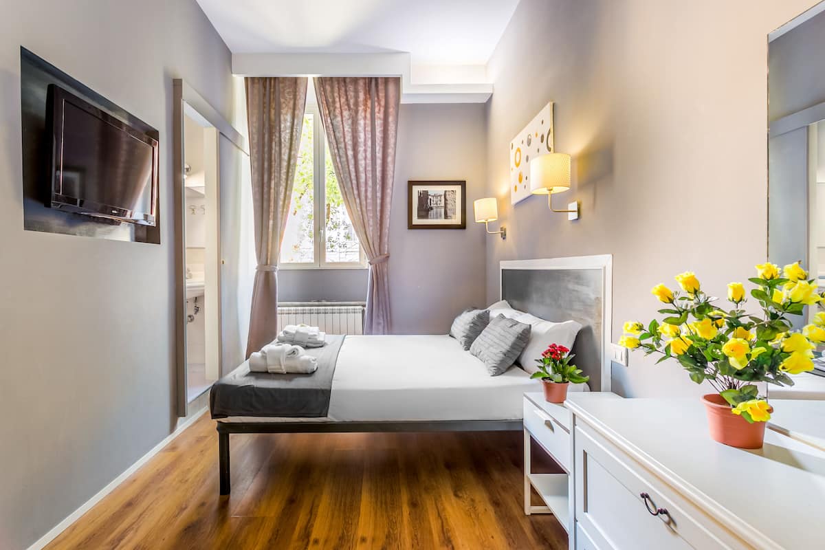 1 chambre, literie de qualité supérieure, minibar, bureau