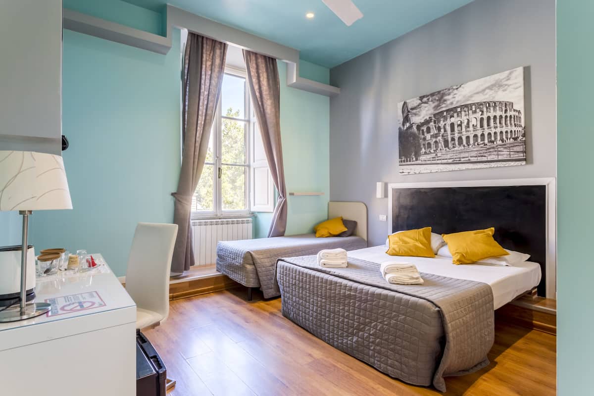 Chambre Triple Supérieure (101)