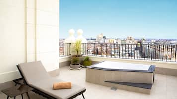 Presidential Suite Package | Een kluis op de kamer, een bureau, gratis babybedden, gratis wifi