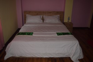 1 bedroom, in-room safe, desk, iron/ironing board - Manasalu Homestay (Nagarjun)