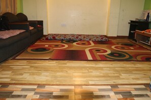 Living area - Manasalu Homestay (Nagarjun)