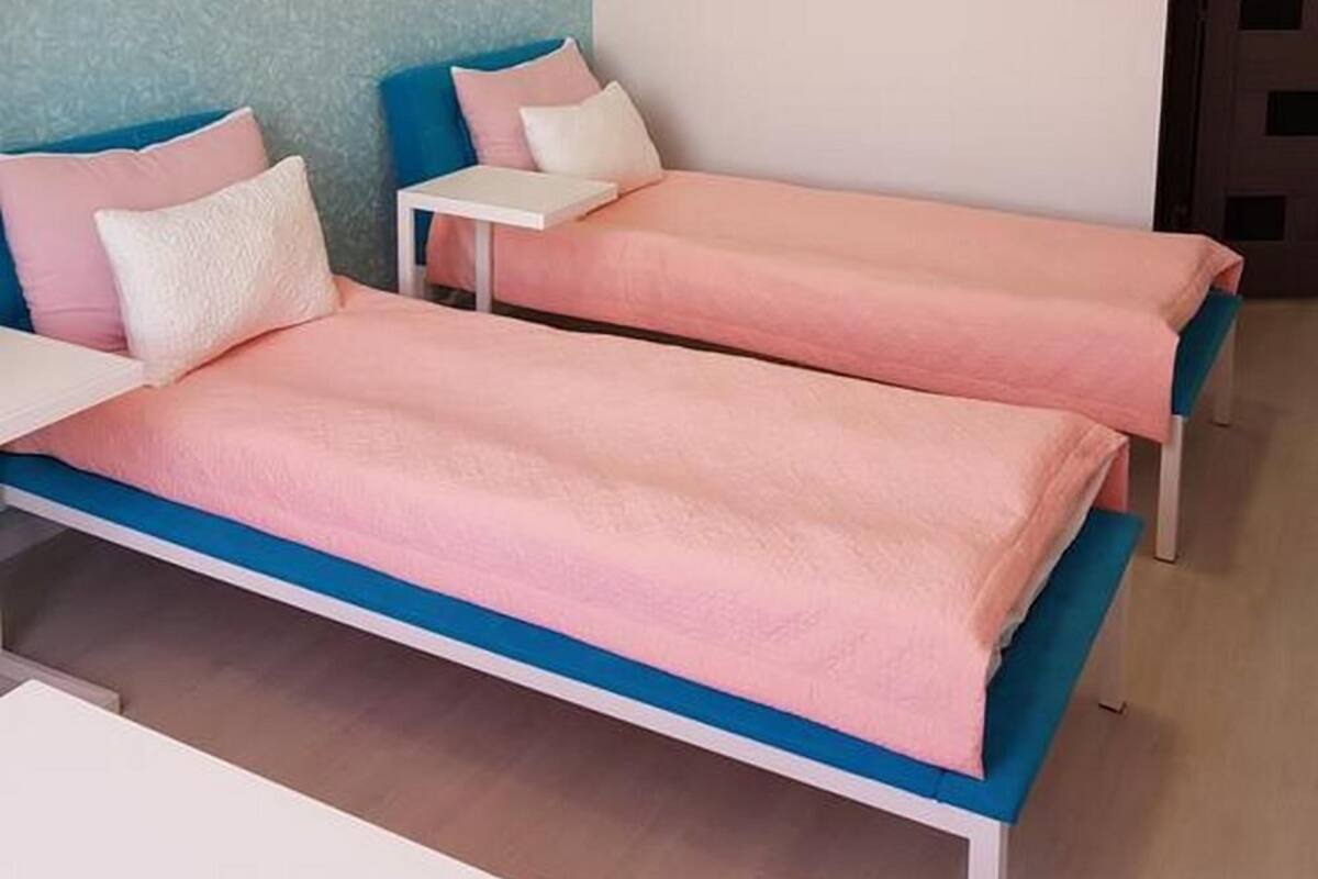Standard Twin Room, 2 Twin Beds | Iron/ironing board, free WiFi