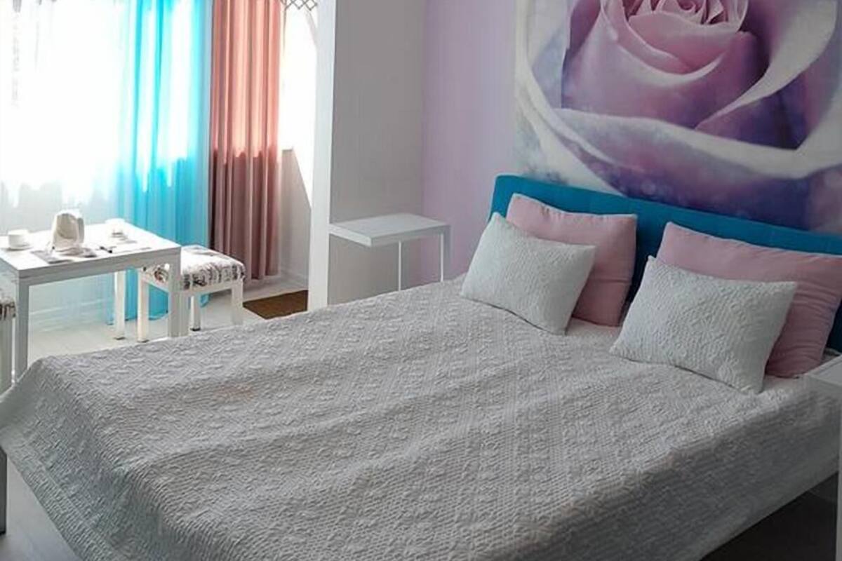 Double Room, 1 Queen Bed | Iron/ironing board, free WiFi