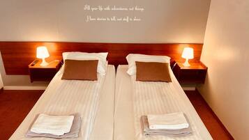 Triple Room, 3 Twin Beds, Private Bathroom | Blackout drapes, free WiFi, bed sheets