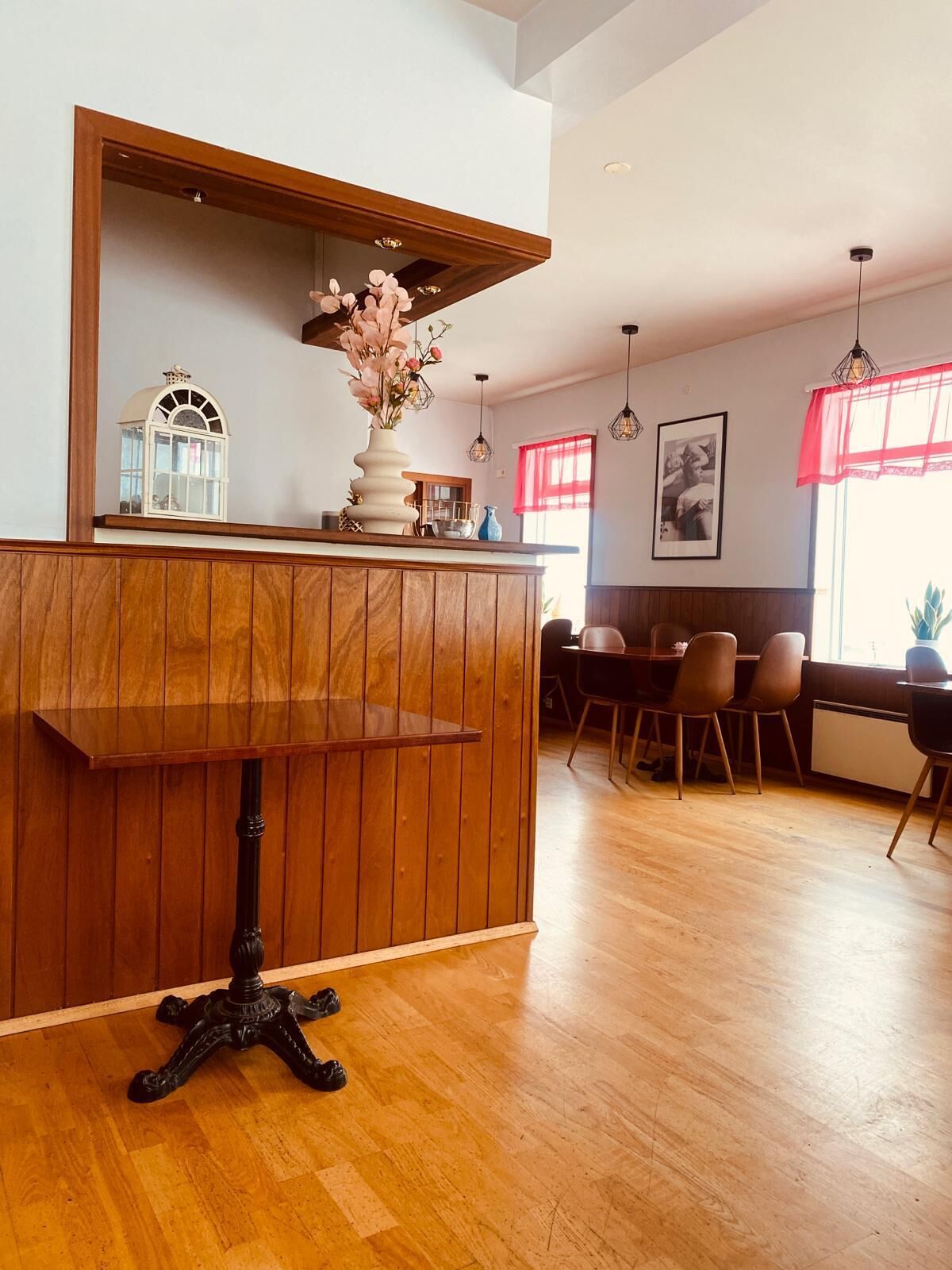 Lunch and dinner served