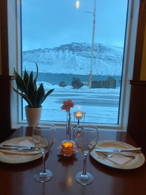 Déjeuner et dîner servis sur place