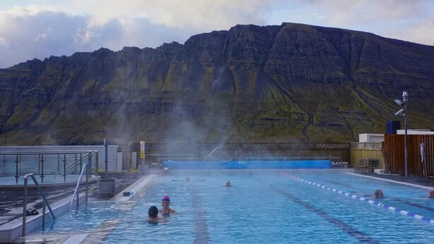 Outdoor pool - Hotel Capitano (Fjardabyggd)