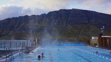 حمام سباحة خارجي